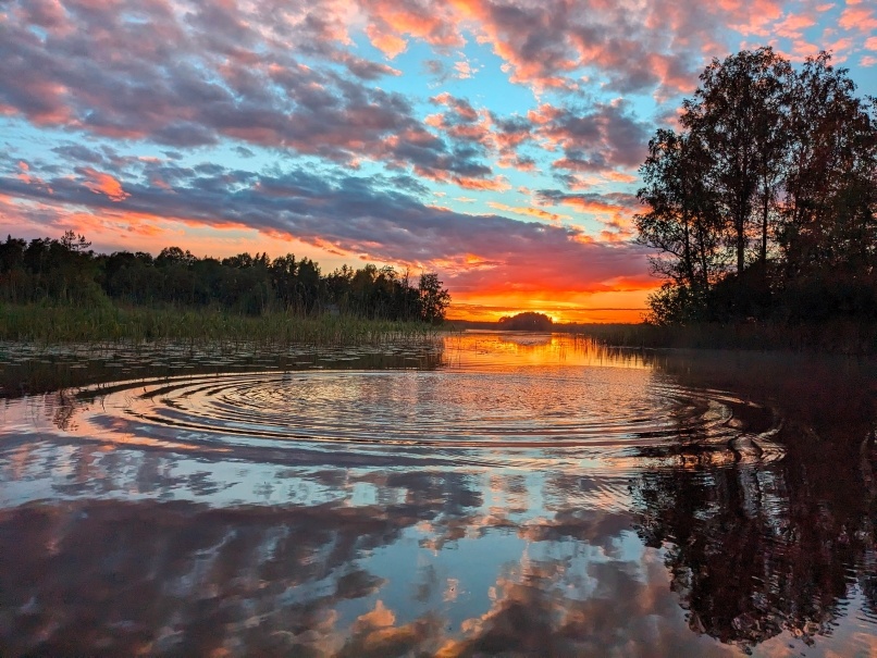 Fototavla på solnedgång vid Välensjö